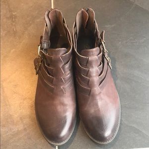 Bella-Vita Women’s Brown Booties